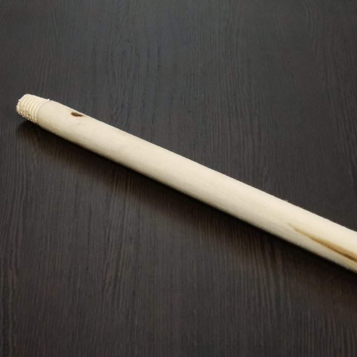 Черенок для метлы с деревянной резьбой, D-25 мм, 1,2 м. высший сорт (110 МВ)